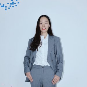 Linda Li Sales Director
